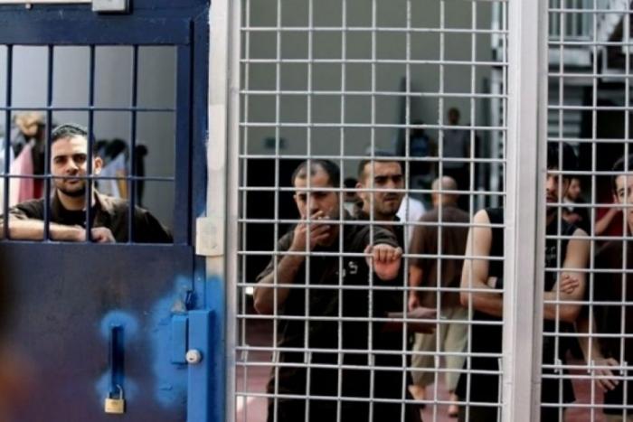 3 أسرى من الضفة الغربية يدخلون أعوامًا جديدة داخل سجون الاحتلال