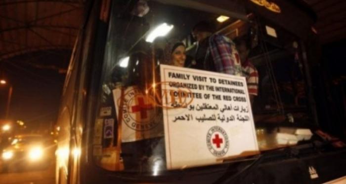 ٧ أشخاص من أهالي القطاع يزورون أبنائهم في سجن رامون