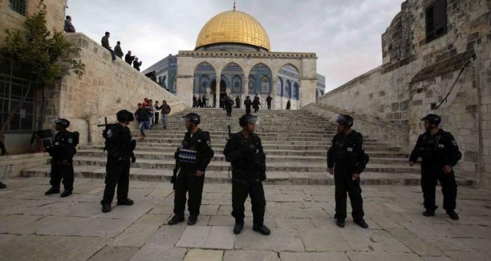 متطرفون يهود يقتحمون المسجد الأقصى و يدعون المسلمين لمغادرته