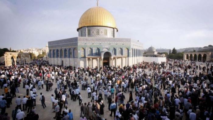 الآلاف يتوافدون إلى الأقصى في الجمعة الثانية من رمضان