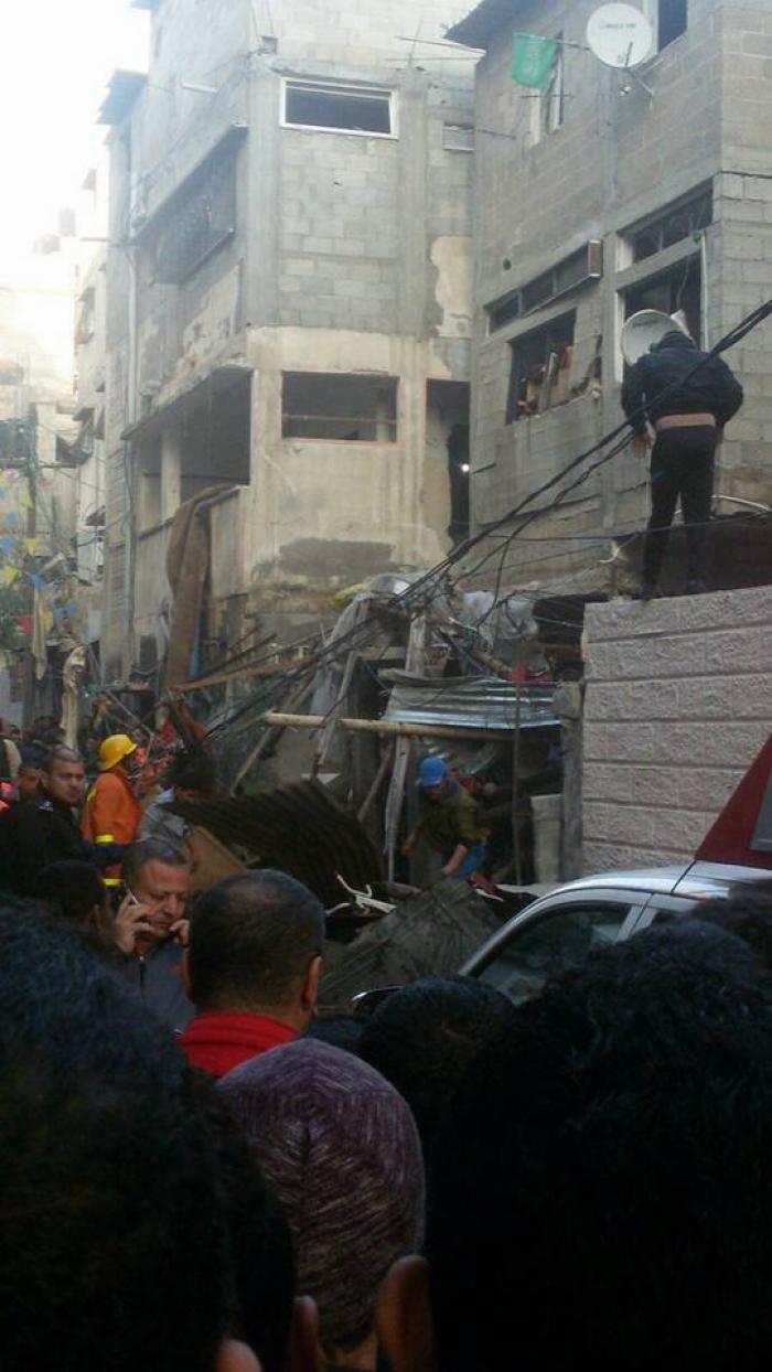 بالصور: قتلى وجرحى جراء انفجار بمنزل في غزة