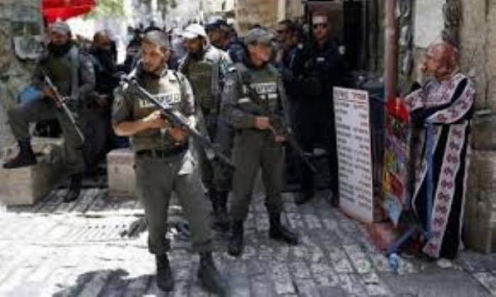 القدس: قوات الاحتلال تقتحم عدة أحياء وتشدد اجراءاتها وسط مواجهات ليلية