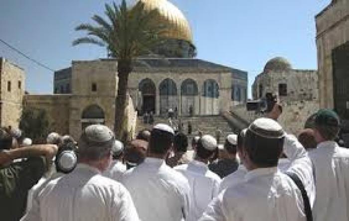 متطرفون يقتحمون باحات المسجد الأقصى المبارك