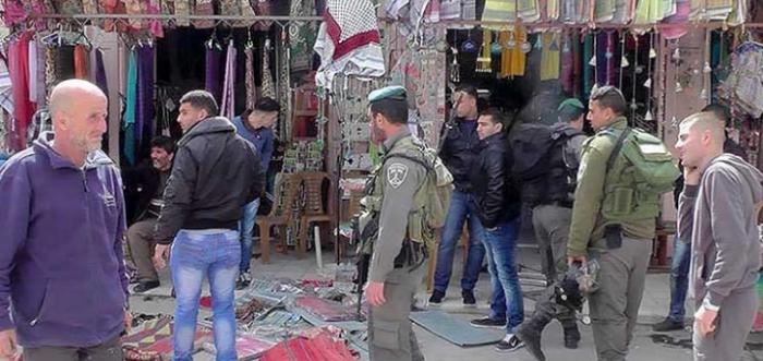 الاحتلال عرض مئة مليون دولار على فلسطيني في الخليل لشراء محله الصغير