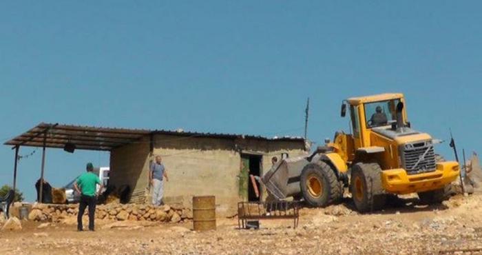 الاحتلال يشرع بعمليات هدم في طانا