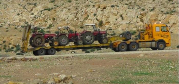 الاحتلال يستولي على جرار زراعي في الأغوار الشمالية