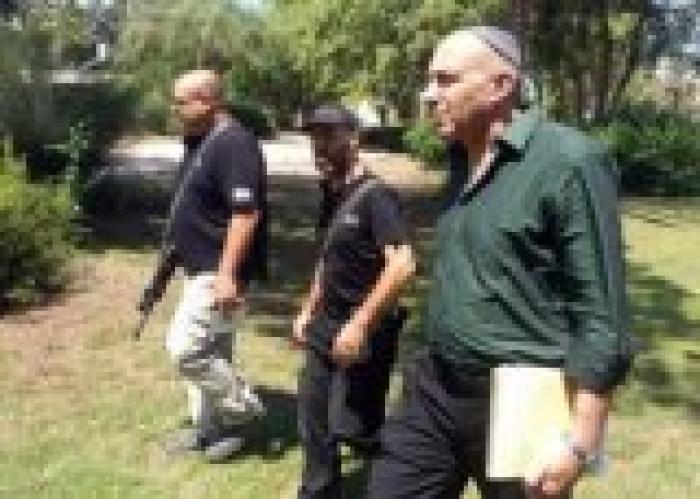 العدو يشرع في هدم المنازل ويستعد لمواجهة طويلة فيما يدعوا  لمعسكرات اعتقال جماعية