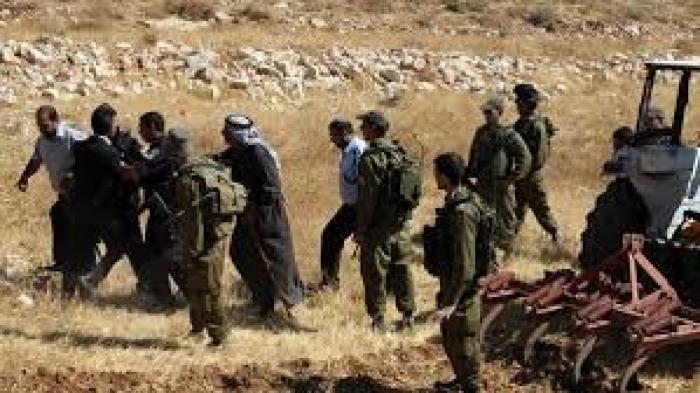 قوات الاحتلال يتلف مئات الدونمات شرق يطا 