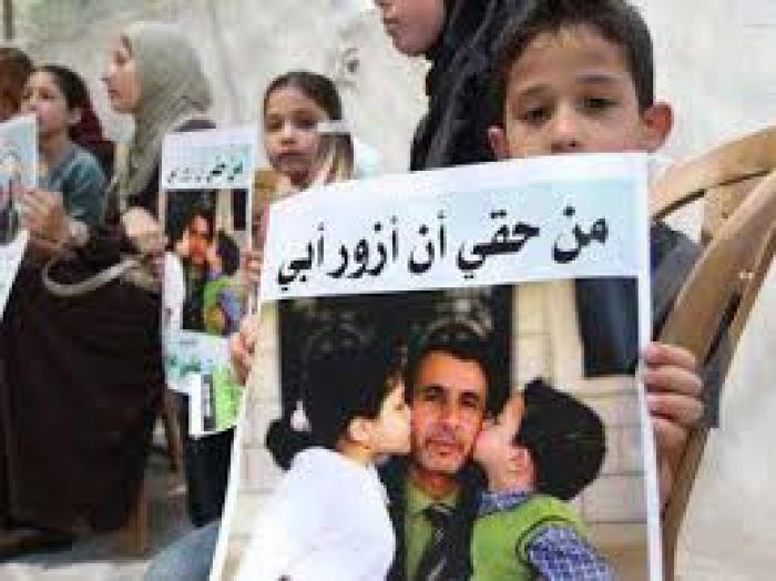 17 من أهالي أسرى غزة بينهم 6 أطفال يزورون 11 أسيراً في "نفحة"