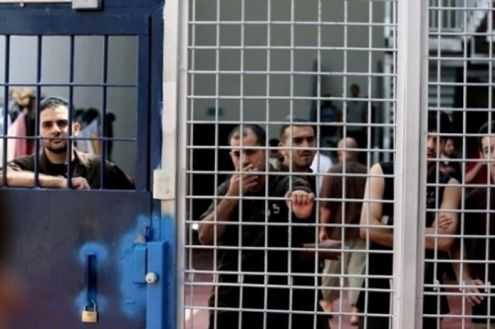 الأسرى الفلسطينيون يعانون من نقص الطعام في السجون الصهيونية