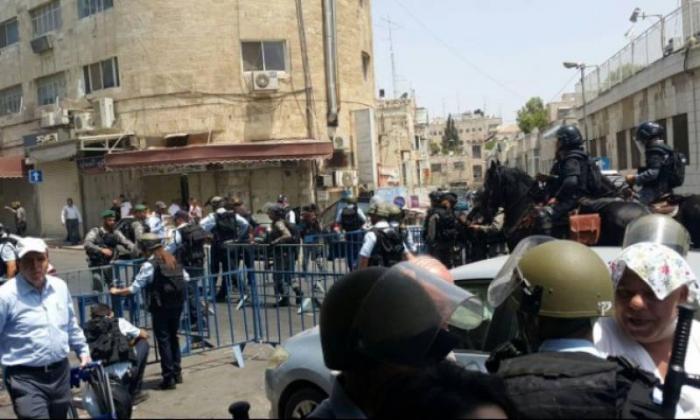 سلطات الإحتلال تفجر منزل أحد شهداء دير أبو مشعل وتشن حملة إعتقالات للمواطنين 