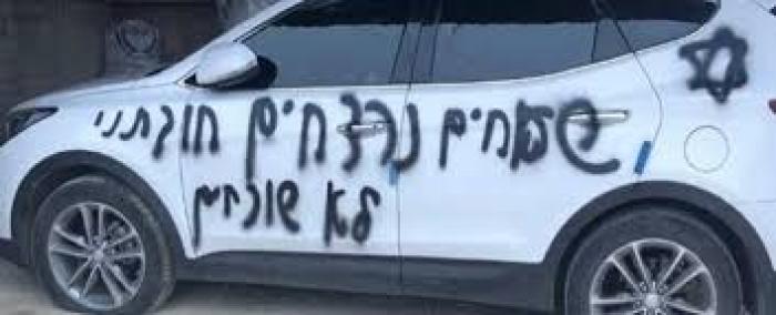 مستوطنون يعطبون إطارات مركبات في قرية دير عمار غرب رام الله