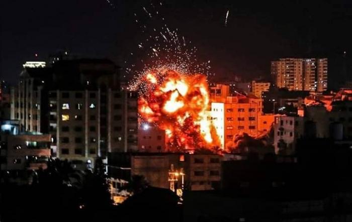 الاحتلال يقصف قطاع غزة ويستهدف منازل ومواقع تابعة للمقاومة