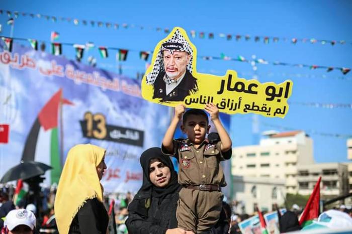 عشرات الالاف يشاركون في احياء الذكرى 13 لاستشهاد القائد ياسر عرفات