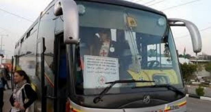 دفعة من ذوي أسرى غزة يزورون أبناءهم في سجون الاحتلال