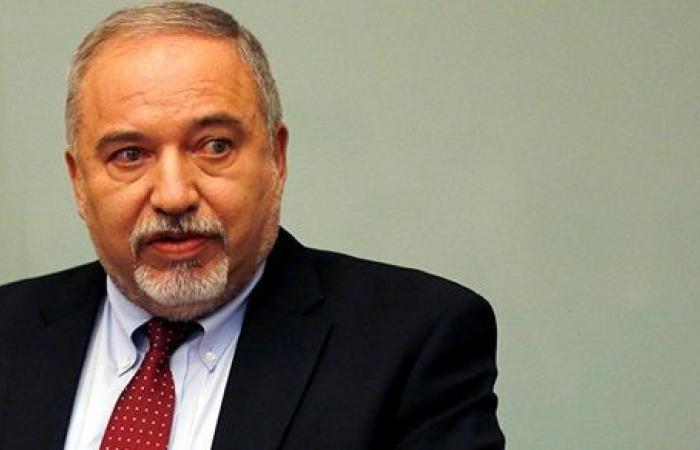ليبرمان يهددُ نتنياهو: إما وزارةُ الحرب أو الذهابُ إلى انتخابات