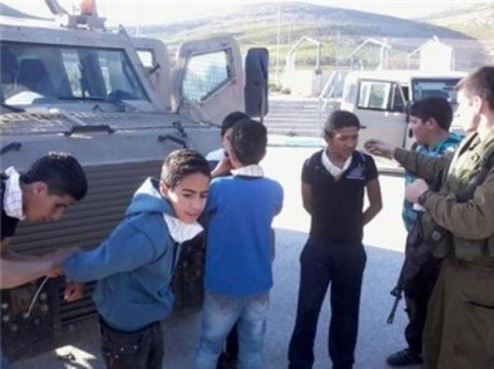 الاحتلال يشن حملة اعتقالات بالضفة والقدس تطال 21 مواطنًا بينهم أطفال وقصّر