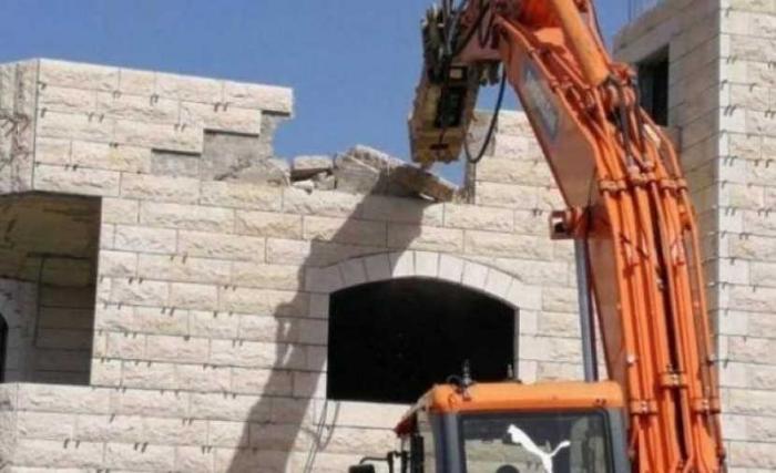 الاحتلال يهدم منزل الأسير عرفات ارفاعية بالخليل