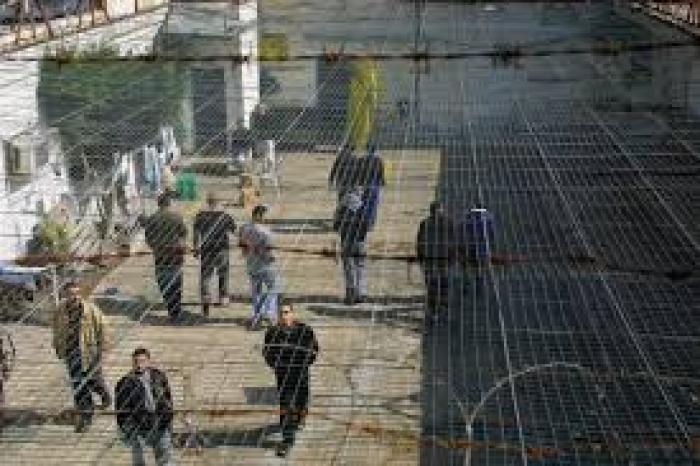 تحذيرات من تأثيرات أجهزة التشويش في السجون الصهيونية