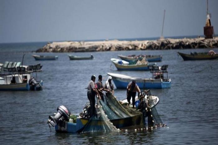 الاحتلال يستهدف مراكب الصيادين شمال غرب مدينة غزة