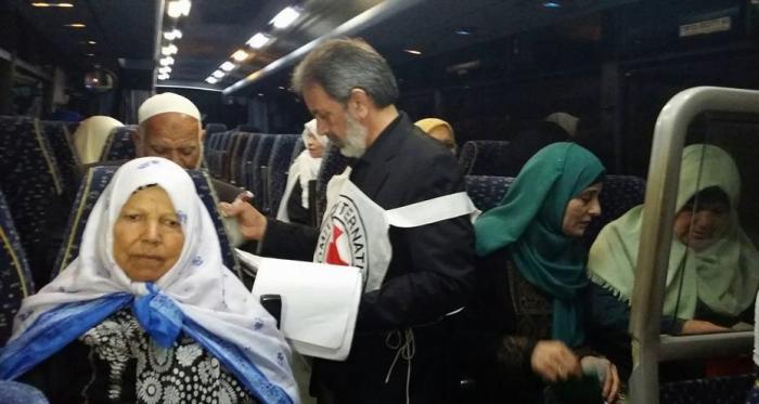 دفعة جديدة من أهالي أسرى غزة تتوجه إلى سجن "الرامون"