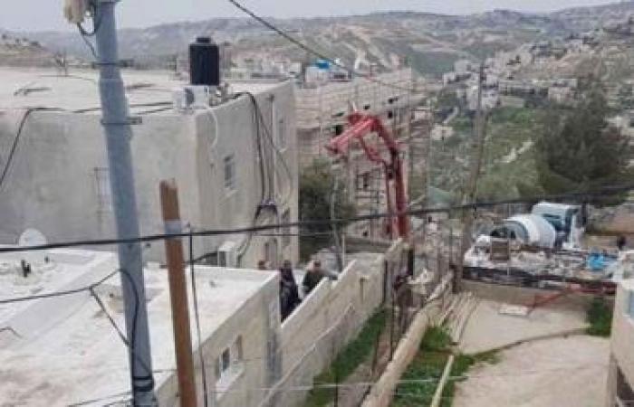 قوات الاحتلال تستكمل إغلاق منزل الشهيد القنبر في القدس