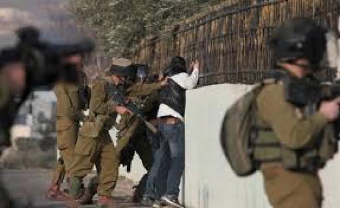 قوات الإحتلال تشن حملة مداهمات واعتقالات  بالضفة