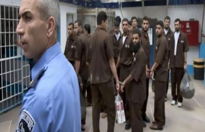 6 أسرى يُواصلون معركة الأمعاء الخاوية وأسير ... يُعلّق إضرابه