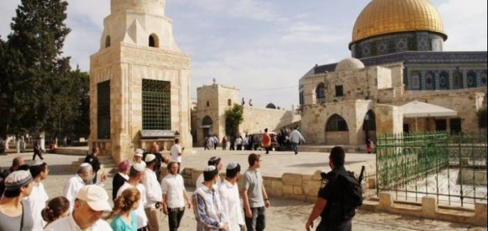 المفتي يندد بتسيير مركبة صهيونية بالمسجد الأقصى