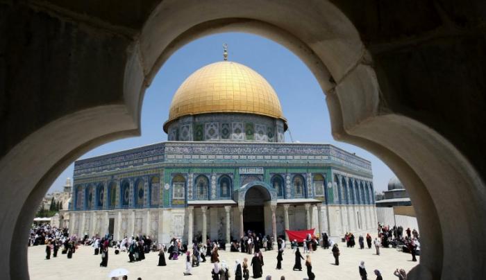 300 مصل يغادرون غزة للصلاة في الأقصى