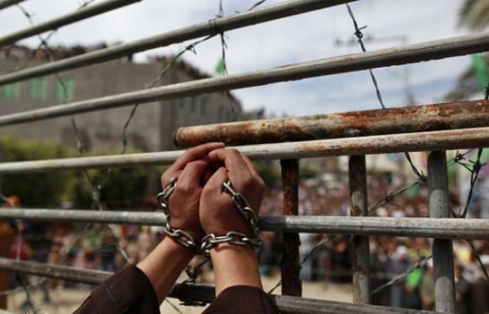12 أسيراً يدخلون أعواماً جديدة في سجون الاحتلال