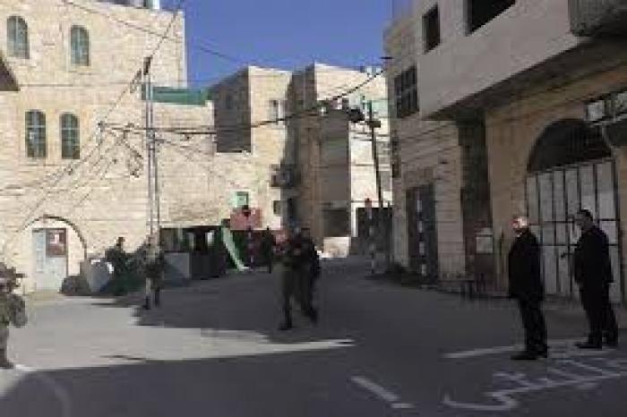 الاحتلال يعيد فتح طريق الجلاجل بالخليل
