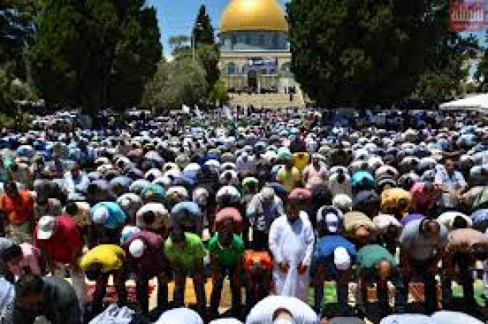 بعد منع عدة أسابيع ..200 مسنّ من قطاع غزة يتوجهون إلى ‏القدس‬ للصلاة الأقصى‬