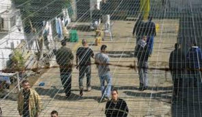 3 أسرى يدخلون أعوامًا جديدة في سجون الاحتلال
