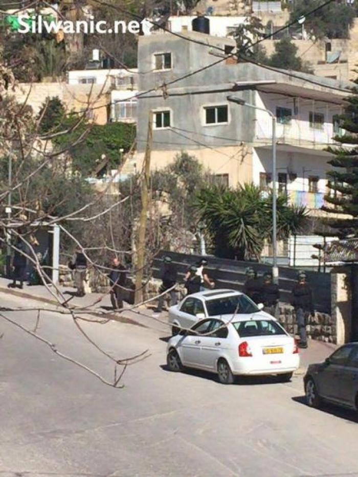 صور.. قوات الاحتلال تقتحم بلدة سلوان وتداهم عشرات المنازل