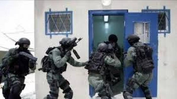 الحركة الأسيرة تبدأ اليوم إضرابًا مفتوحًا عن الطعام ضد الإحتلال
