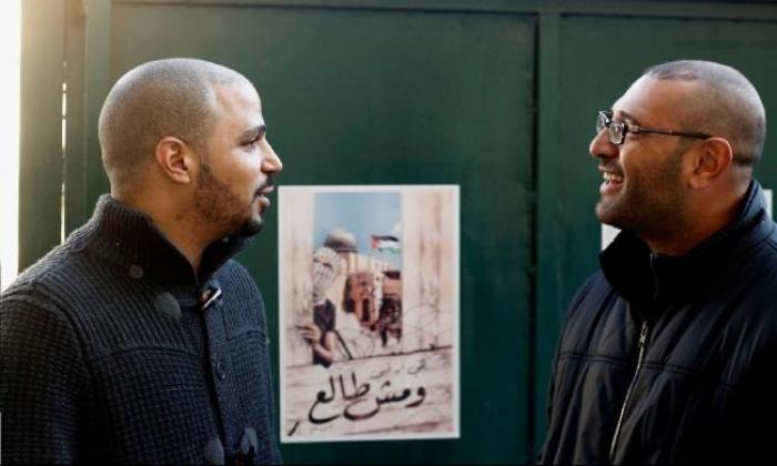 قوات الاحتلال تقتحتم مقر الصليب الأحمر وتعتقل الناشطين أبو صبيح وأبو عيشة