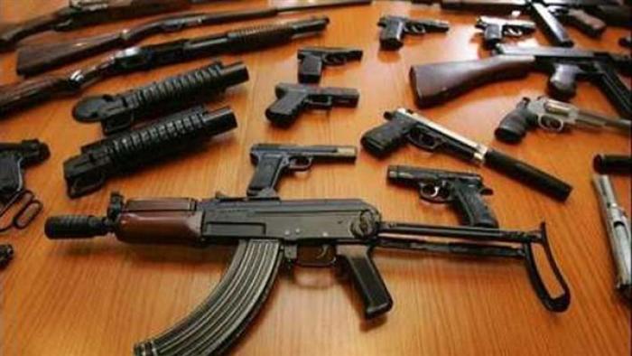 سلطات الاحتلال الصهيوني تعتقل 12 شابا وتصادر اموالاً وتعثر على سلاح
