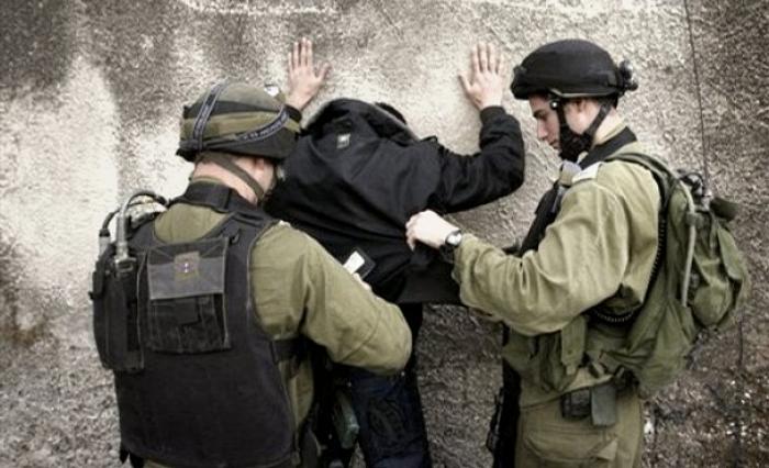 جيش العدو يعتقل 21 فلسطينياً في مدن الضفة