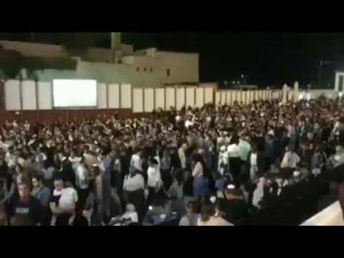 عشرات آلاف المستوطنين يقتحمون حائط البراق لأداء صلوات الغفران