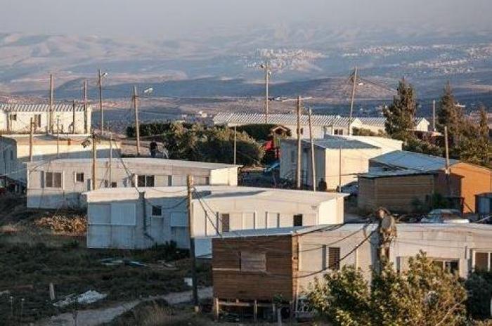 غسان دغلس : عدد من المستوطنون يضعون بيوتا متنقلة وخيمة جنوب نابلس