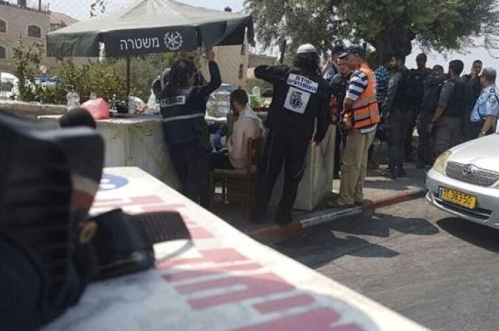 بالصور إصابة مستوطن بجراح في عملية طعن بالقدس المحتلة وفرار المنفذ