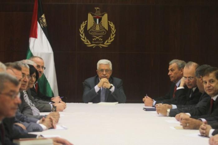 خلال اجتماع طارئ..الرئيس يطالب بحل اللجنة الإدارية بغزة ويناقش الإعمار والمصالحة 