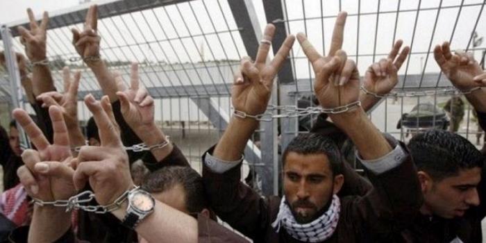قراقع: عدم التزام إسرائيل باتفاقها مع الأسرى قد يفجر الوضع مرة أخرى 