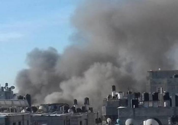 هزت مجوعة انفجارات، صباح اليوم، مخيم البريج وسط قطاع غزة.  وسمع دوي  عدة انفجارات  في منطقة البريج، كان مصدرها عمارة سكنية تعود لعائلة الهندي ، حيث تعرضت لأضرار جسيمة.  من جانبها  اعلنت وزارة الصحة عن اصابة اربعة اشخاص بينهم طفل وسيدة في الانفجارات التي وقعت صباح اليوم.    وقالت وزارة الداخلية ان الانفجار عرضي.