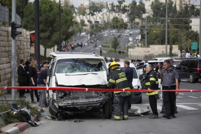 عملية الخليل: فلسطيني استدعى الاسعاف وزوجته قدمت العلاج