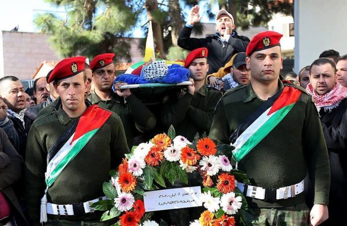 بالصور : جنازة عسكرية .. تشييع جثمان الشهيد البرغوثي في عابود