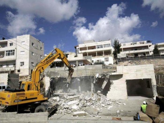 سلطات الإحتلال تواصل حملتها الإجرامية في القدس وتهدم منزلاً آخر في سلوان