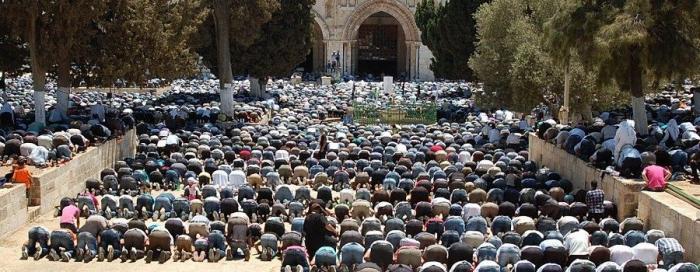 200 غزي يغادرون غزة للصلاة في الأقصى