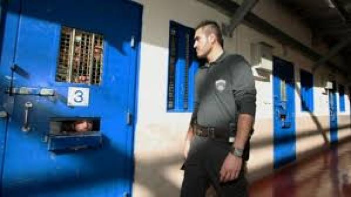 الاحتلال ينكّل بأسير من بيت لحم خلال اعتقاله